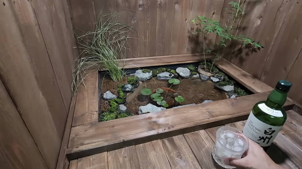 ……メダカを愛でる晩酌スペースが！