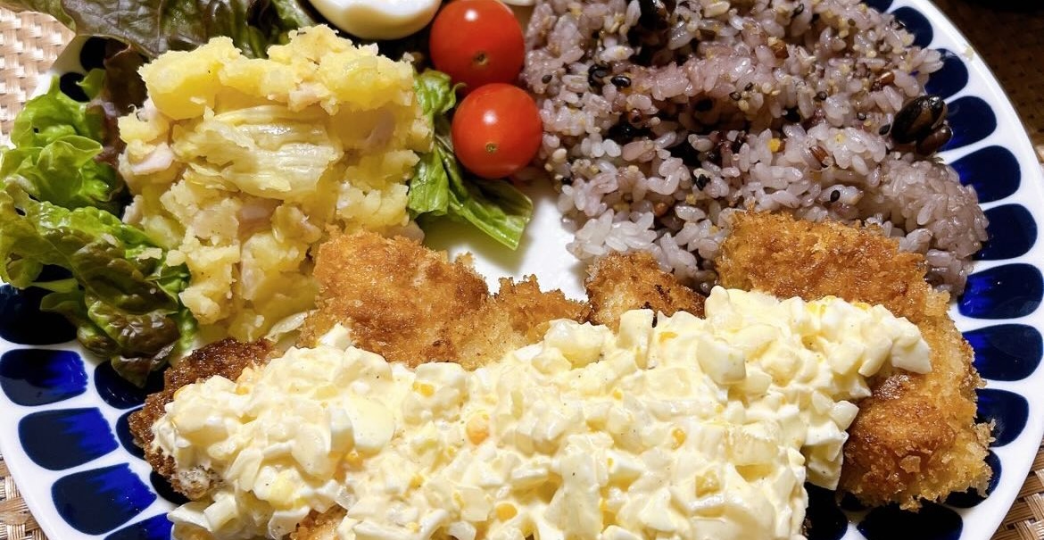 0歳児ママが作ったご飯→遠目から見ると……　「本当だ」偶然現れた“まさかのキャラ”に二度見「芸術か!?」（1/3） | 育児 ねとらぼ