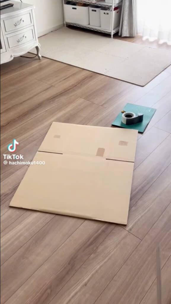 段ボールで机を作ってみた