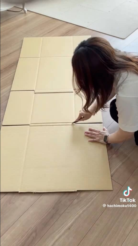 段ボールで机を作ってみた