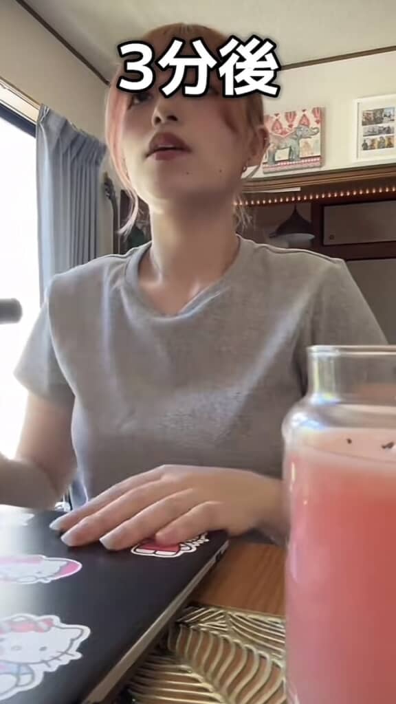 即座にパソコンを閉じるthinaさん