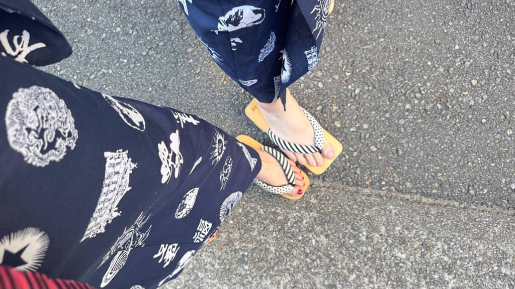 下駄の鼻緒までステキ