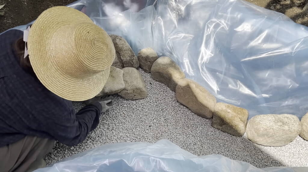 石をいい感じに配置