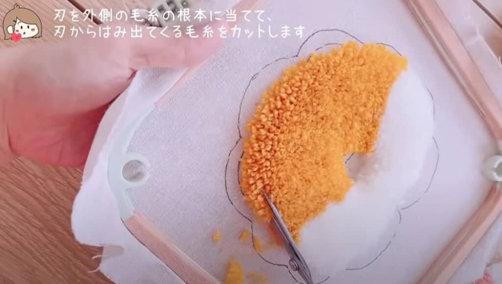 カットして形を整えます