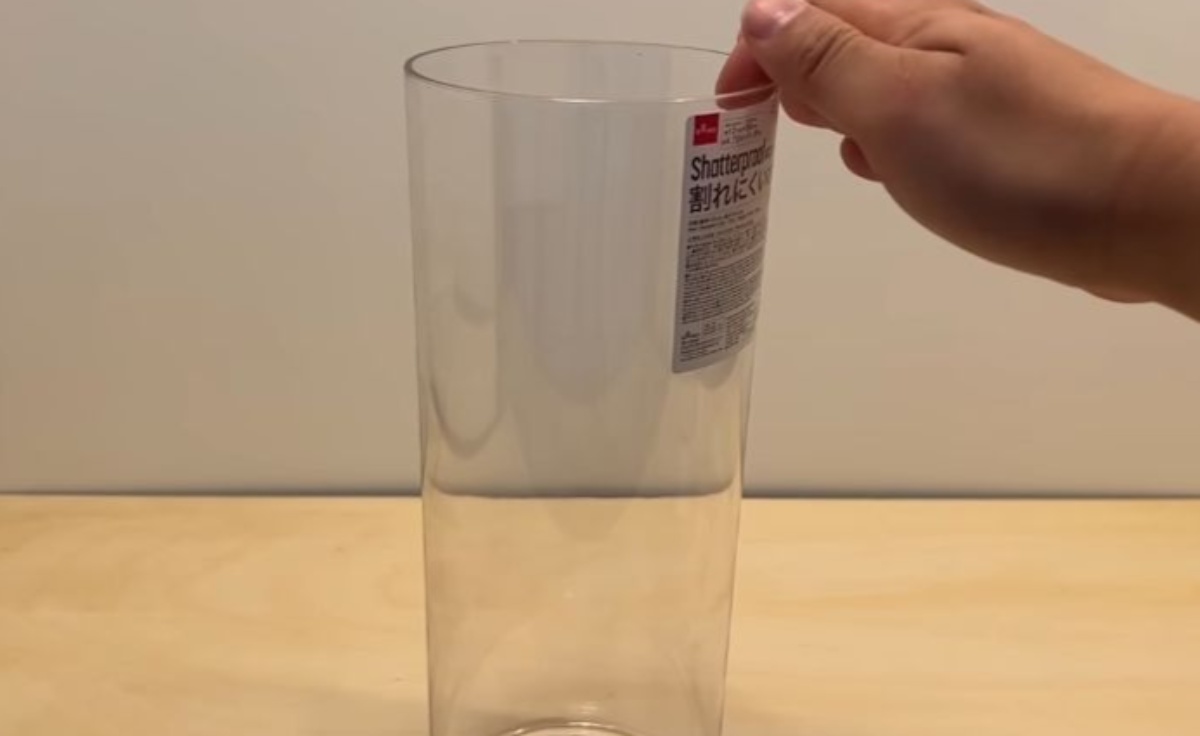 ダイソーの“割れにくい花瓶”→キャンプ歴14年の発想で……　まるで“大人の自由研究”な完成品に「すごいアイデア」「完璧な工作力」（1/3） | 実験 ねとらぼ