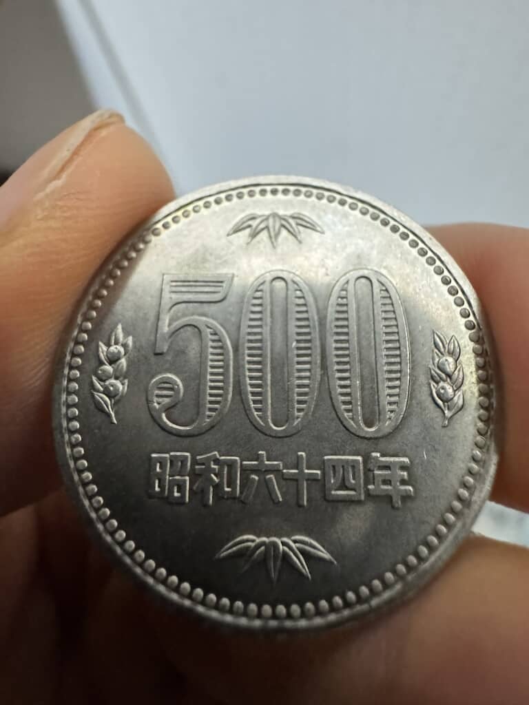 昭和64年に発行された500円玉