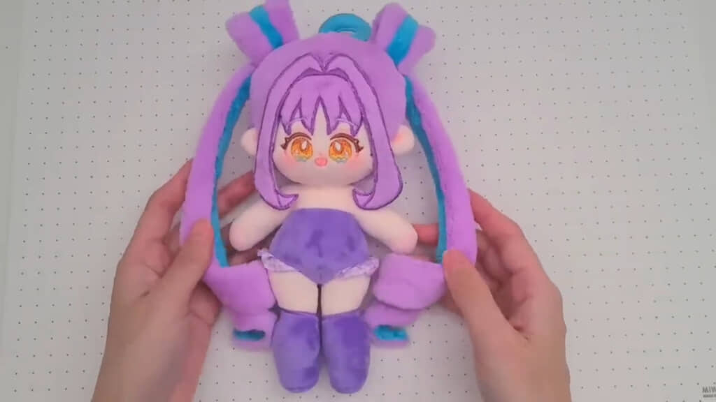 チークも施したらぐんとかわいらしい表情に