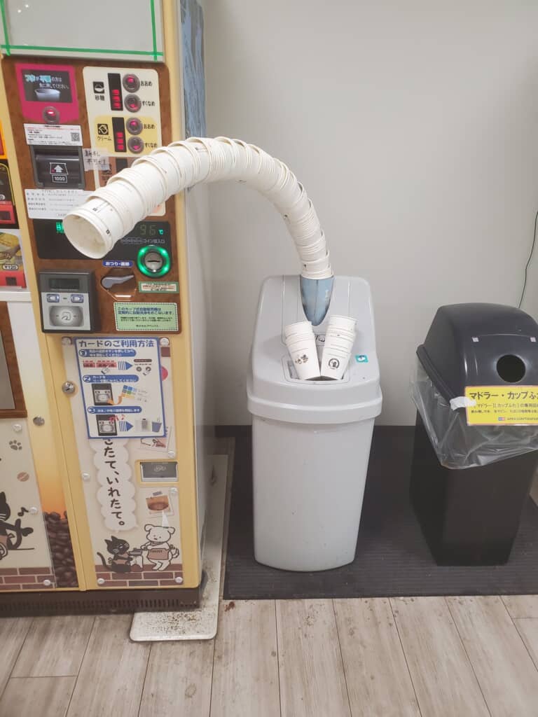 一輪挿しみたいになったごみ箱