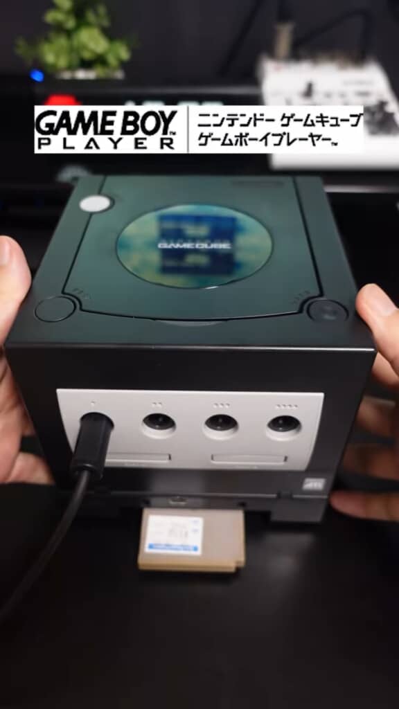 ゲームキューブ専用の周辺機器「ゲームボーイプレイヤー」