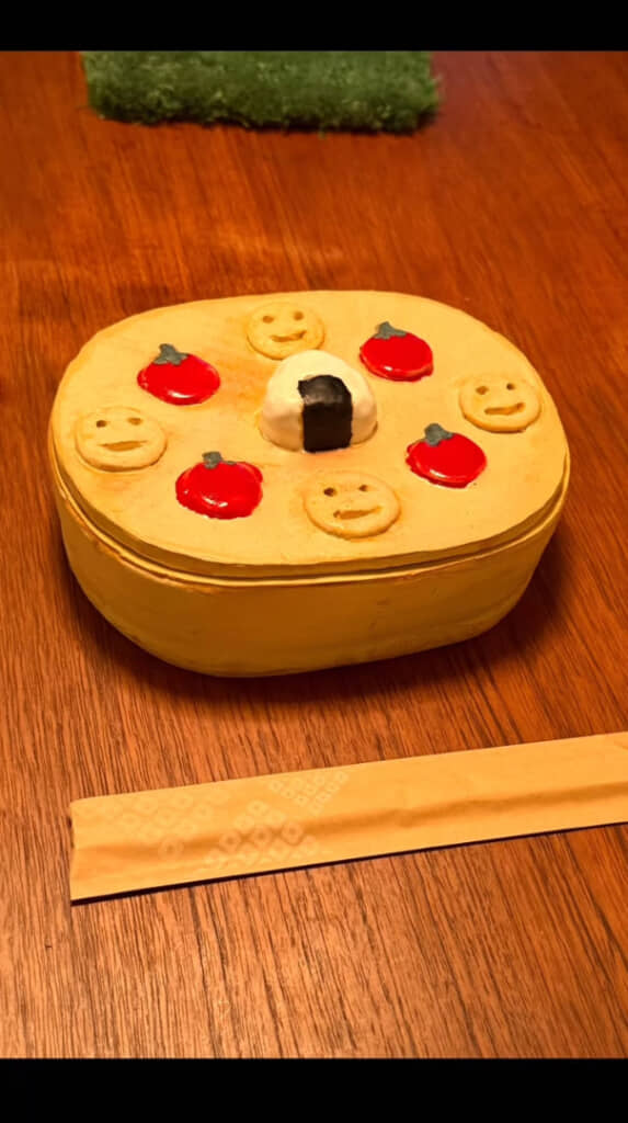 かわいらしいお弁当箱風の食器が完成