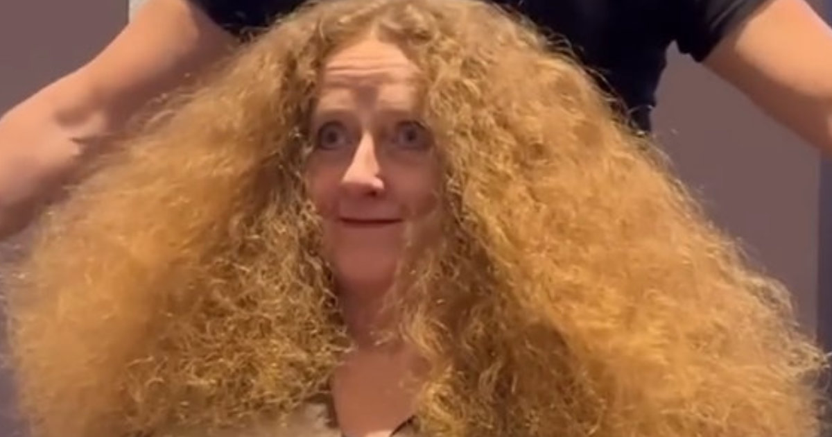 多すぎる毛量に悩む女性→プロがカットすると……「わあ！」　まさかの大変身に「ブラボー！！！」「私もそうなりたい！」【海外】（1/2） | 美容 ねとらぼ