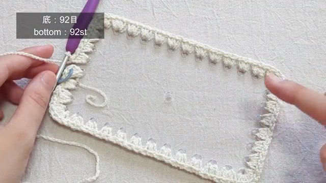 バッグパーツの穴にかぎ針編みをします