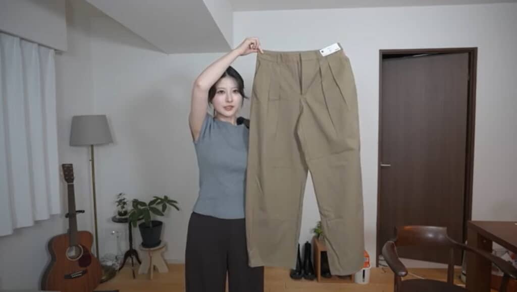 腰回りがスッキリ見える「チノバレルレッグタッグパンツ」