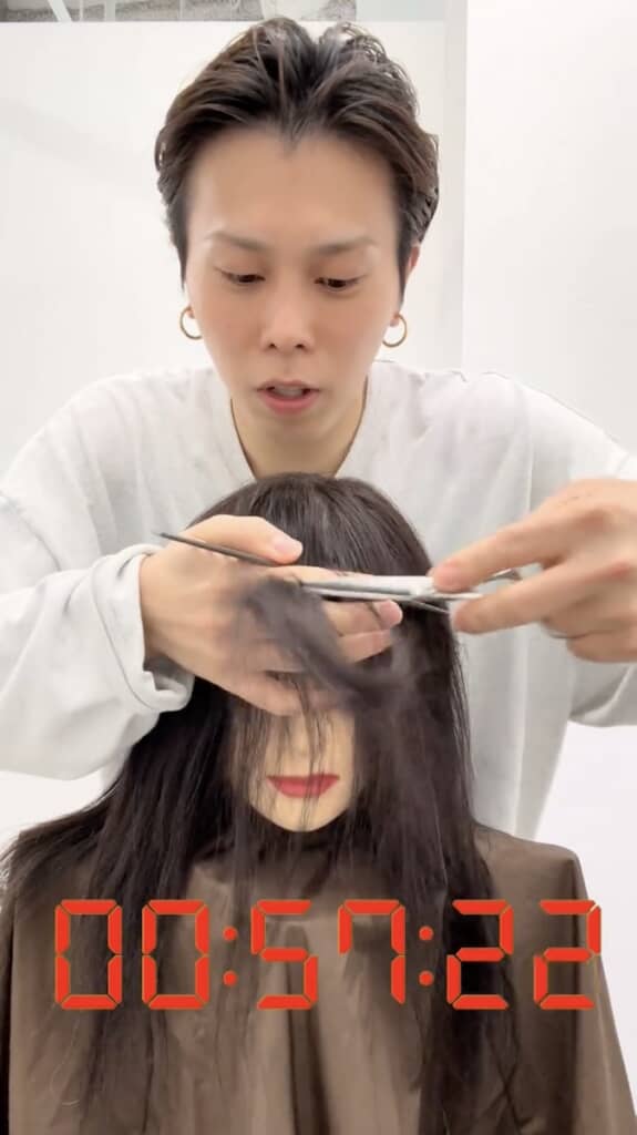まずは前髪をカット（動画提供：イナガキ／@hokita7さん）