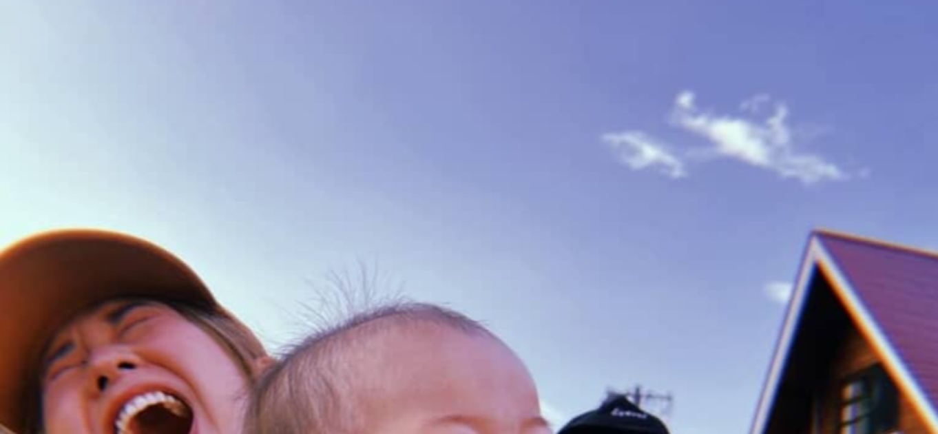 限界集落で暮らす家族、パパが息子たちを撮影すると……　まさかの光景に「ジャケ写みたい」「スゥパァドゥルァァァァイ」（1/3） | 育児 ねとらぼ