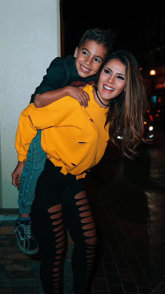 母と息子でした！