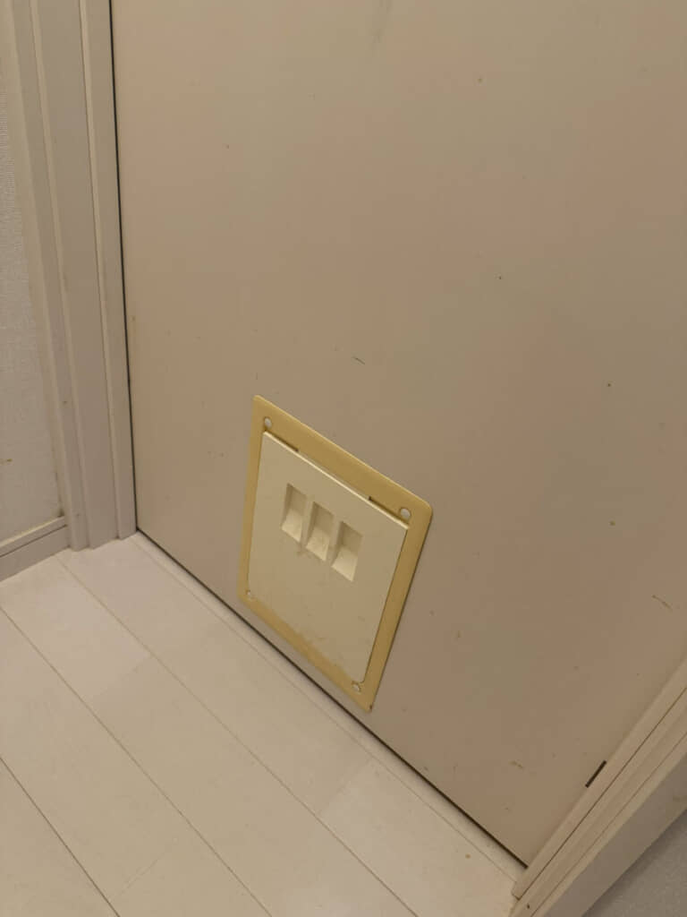 最終的にはほっこりエンドとなりましたが、ドアまわりに物を置かないよう、くれぐれも気を付けてください