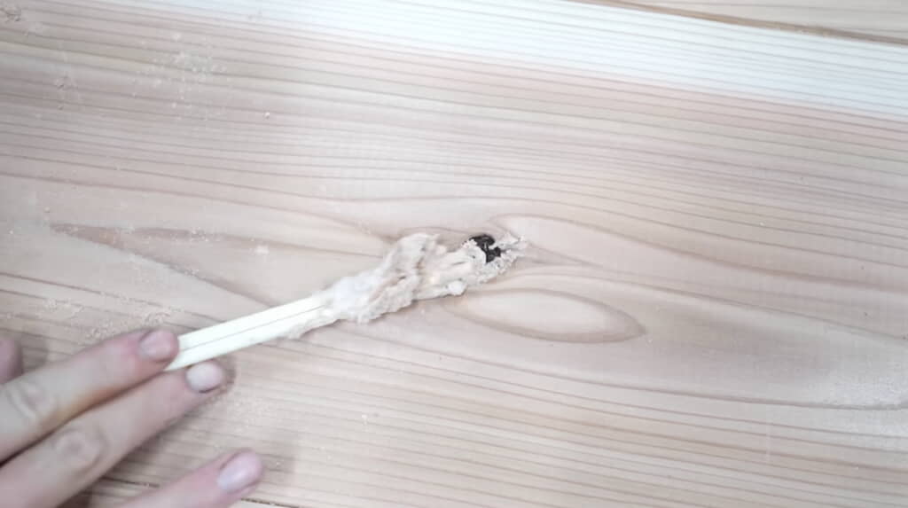 節をパテで埋める