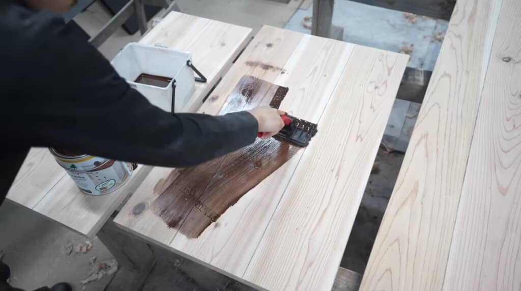 ウォルナット色に塗装