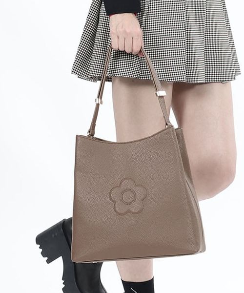 すぐ届く☆MARY QUANT トートバッグ 普段使いにぴったり◎ 満開のさくらとMARY QUANT王道の大きめトートバッグ - YouTube