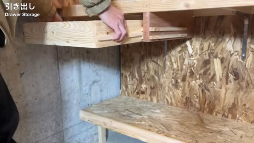 引き出し付きの作業台