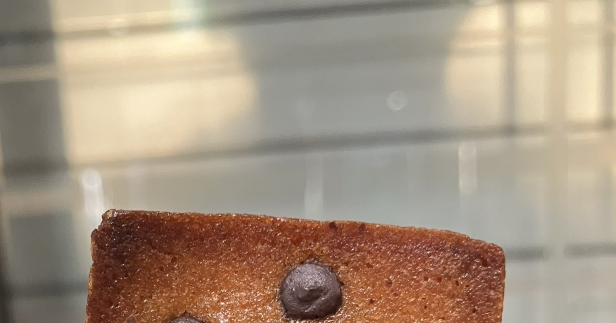 「うっかりぶち撒けちゃいました？」衝撃ビジュアルのフィナンシェが300万表示　オーナーの込めた思いが「神すぎる」（1/3） | グルメ ねとらぼ