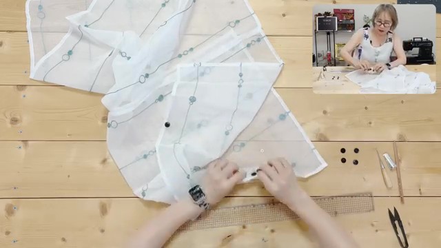 ボタンをつけます