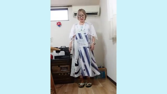 涼しげなカーディガンは夏にぴったり