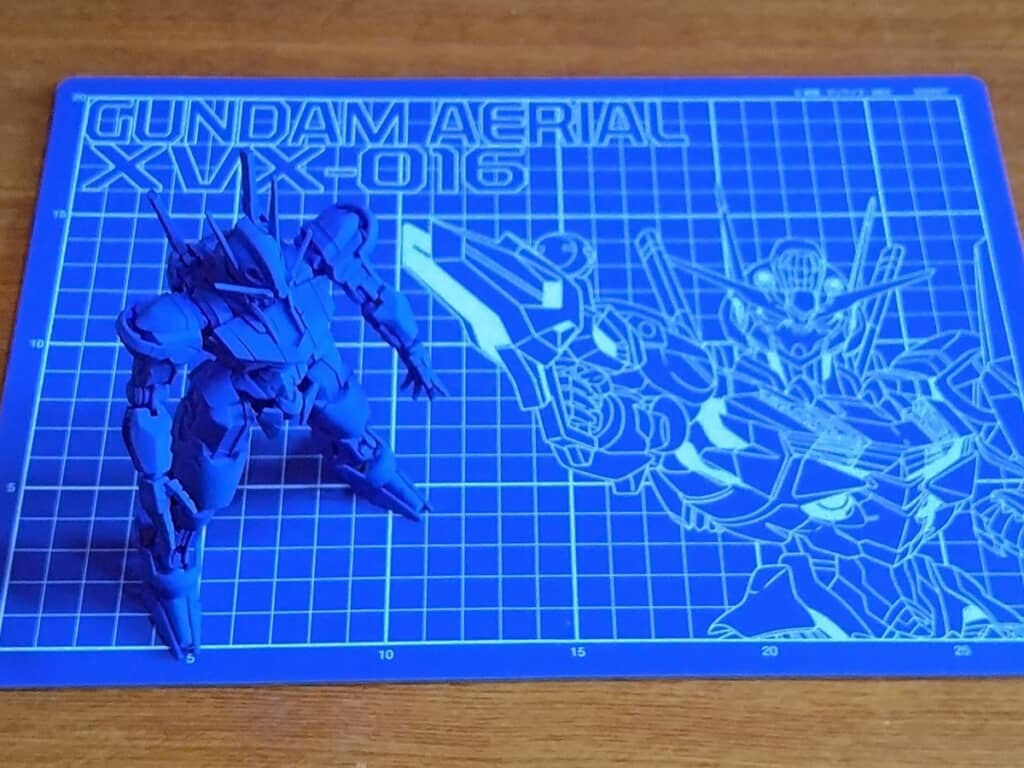 全身を青く塗装したガンダムエアリアルのプラモデル