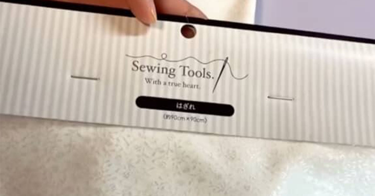 100均のハギレ2枚→四角く切って縫うだけで……「こんなの作れるの!?」　3児ママが教える天才アイデアに「これは簡単」（1/2） | ライフスタイル ねとらぼ