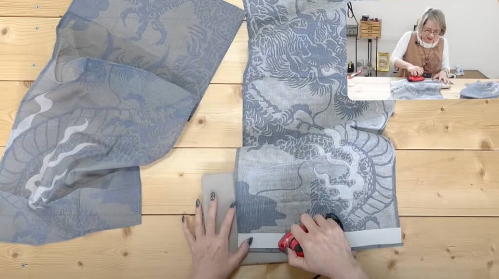 接着芯を貼ります