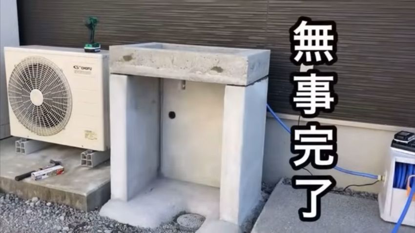 土台に載ったモルタルシンク