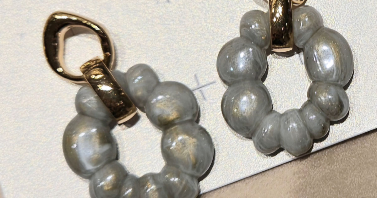 330円のピアス→“万博沼”のママがマニキュアで色を塗ったら……「こっっっこれは…!!」　まさかの大変身に「天才現る」（1/2） | ライフスタイル ねとらぼ