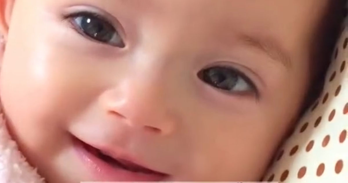 オーストラリア人パパと日本人ママのもとに生まれた“お目目ぱっちり”の赤ちゃん→8年後には……「ちょっと待って」　驚きの現在に「リアル白雪姫」【訂正あり】（1/2） | ライフスタイル ねとらぼ