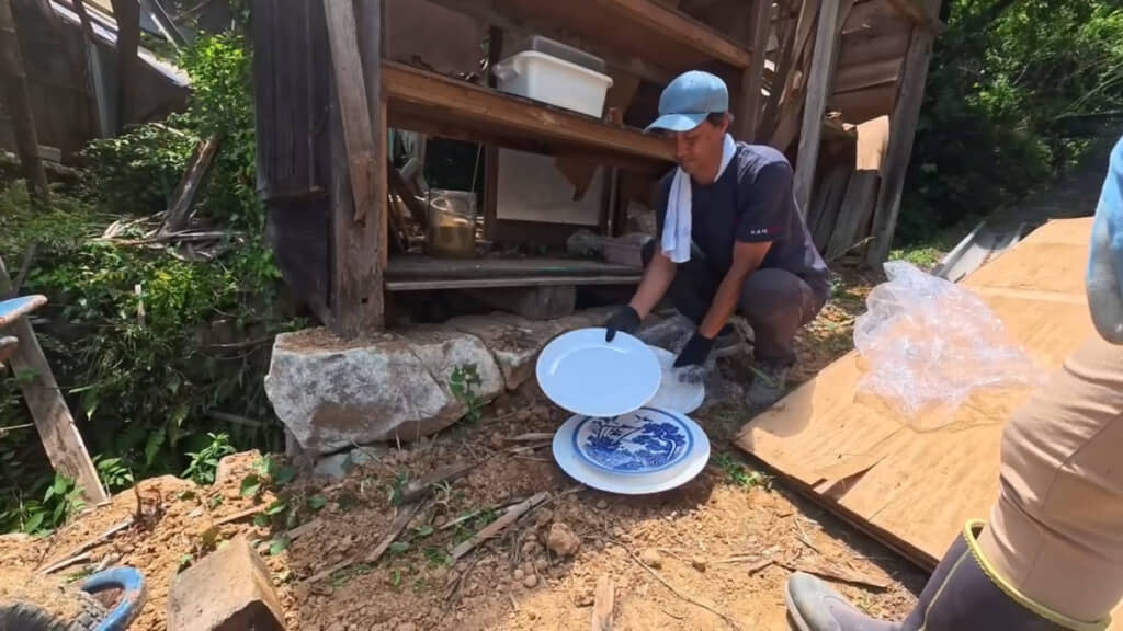 大きなお皿がきれいなまま残っていました