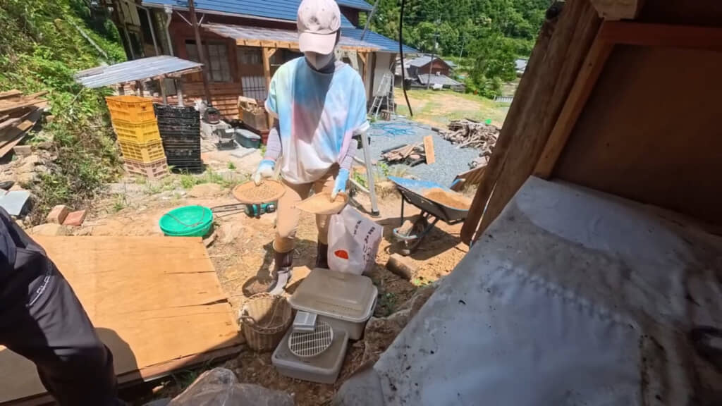 まだ使えそうないろんなタイプのカゴが出てきて喜ぶきみ子さん