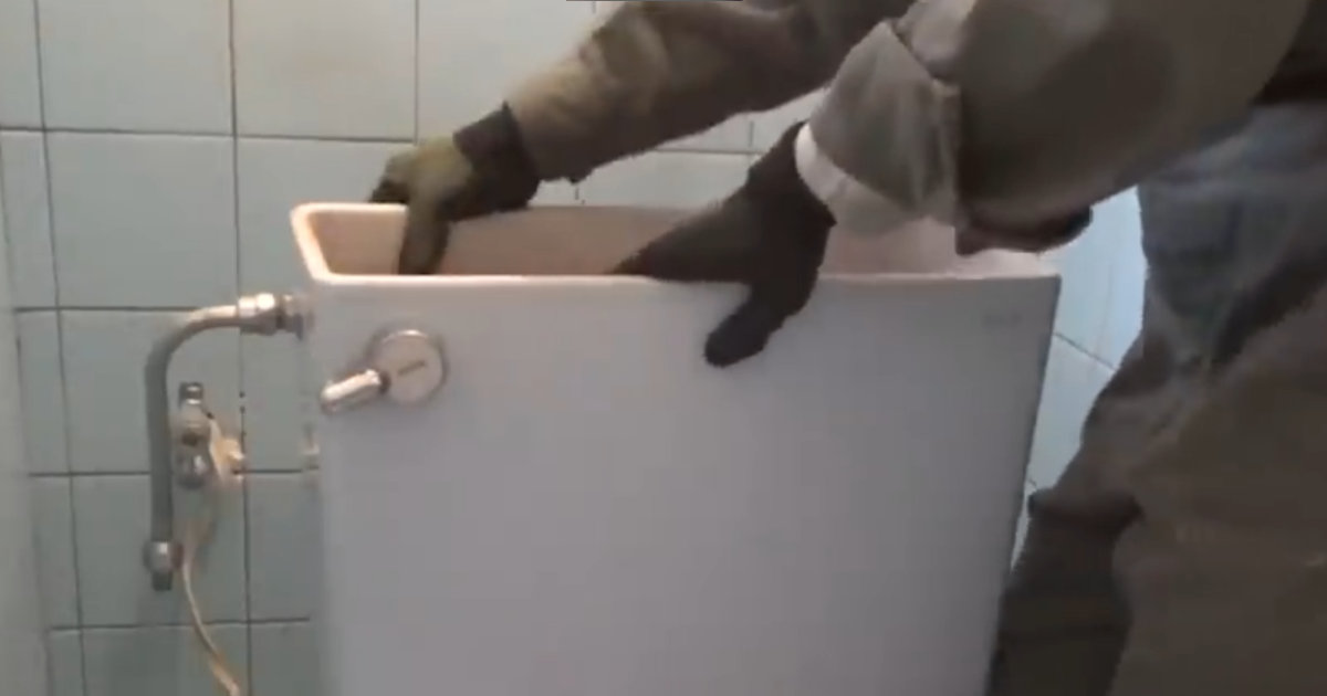 妻が自腹で古民家を購入→DIYで“ガタガタのトイレ”をリフォームしたら……　新築同然の仕上がりに「ここまでできるなんて」「明るくてきれい」　1年後の現在は……投稿主に聞いた（1/3） | ライフスタイル ねとらぼ