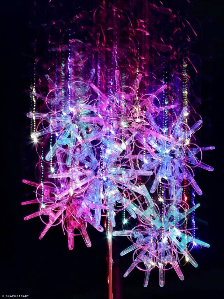 完全に花火のキラキラに見える