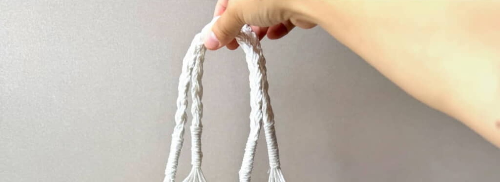 ビーズ刺しゅうで作ったカニ、ポーチにつけると……「これ合ってるよね？」→まさかの光景に「さ、最高すぎます」「The夏」（1/3） | ライフスタイル ねとらぼ