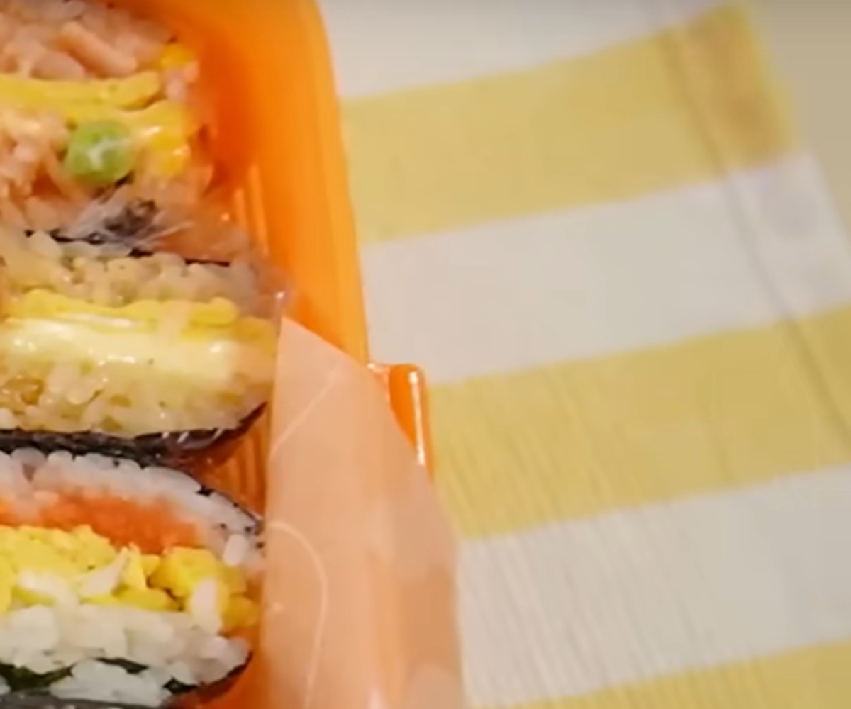 3児ママ、半分に切った海苔で大量におにぎらずを作ったら……「すごーい！」　驚きの出来上がりが230万再生「天才じゃん」（1/3） | グルメ ねとらぼ