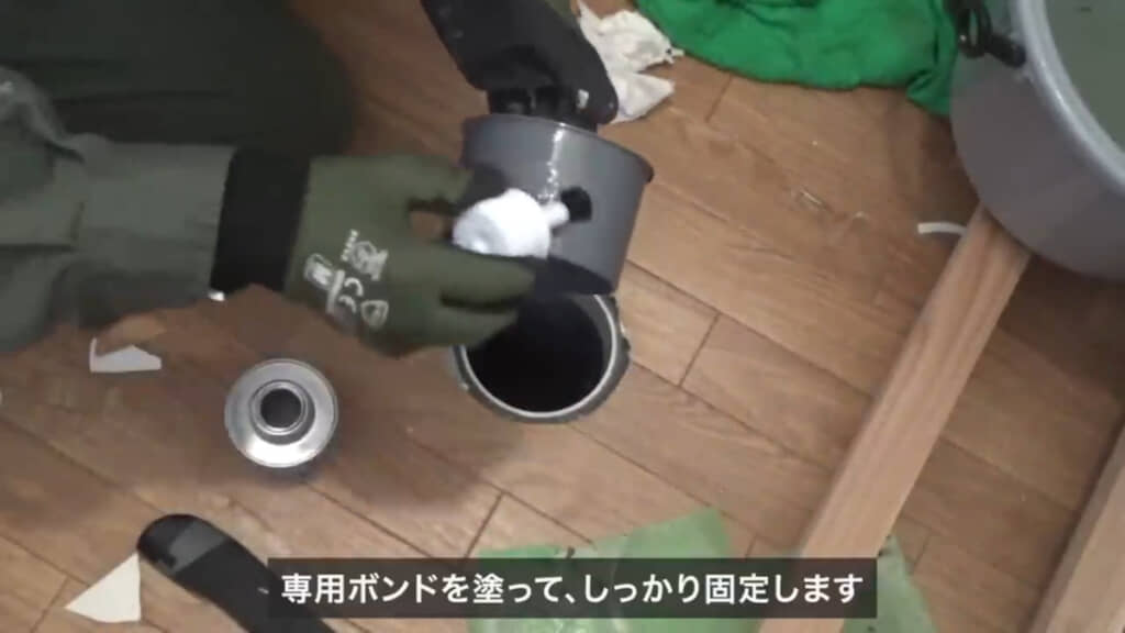 何とか入手したアダプターを固定