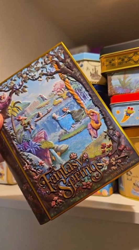 ディズニーランドで購入した缶入りお菓子