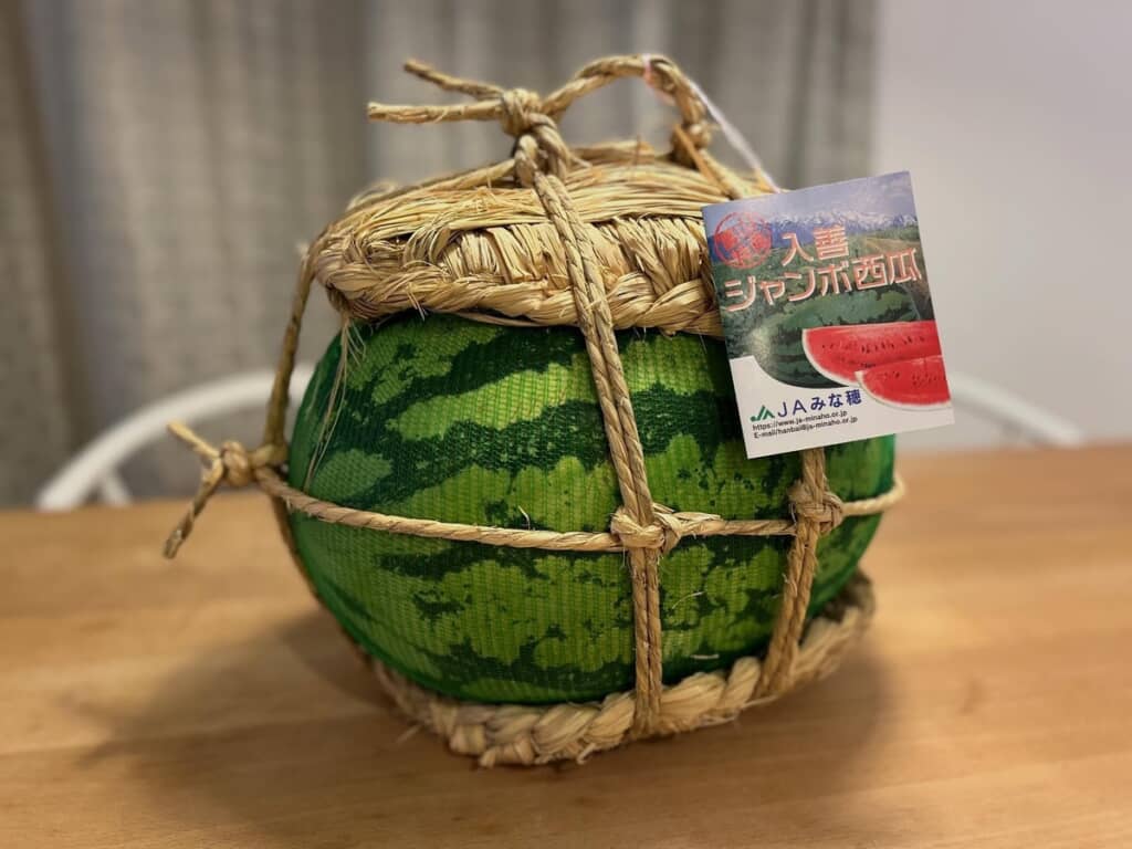 届いたのは巨大なスイカ