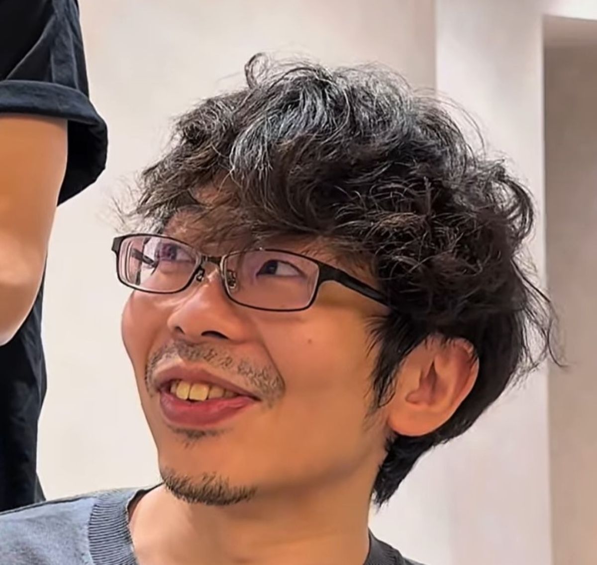 20歳年下妻の勧めで、夫が美容室へ行ったら……　まさかの仕上がりに仰天「めちゃくちゃいい」「見違えましたね」 | 美容 ねとらぼ