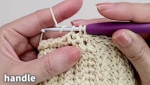 コットン糸を編んでいくと今の季節にぴったりなアイテム