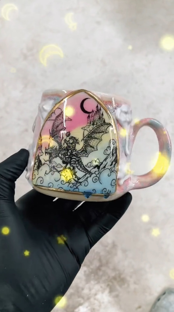 めちゃくちゃパステルカラーになってる……！（画像はTikTokアカウント／「scrimshawpottery」さんから）