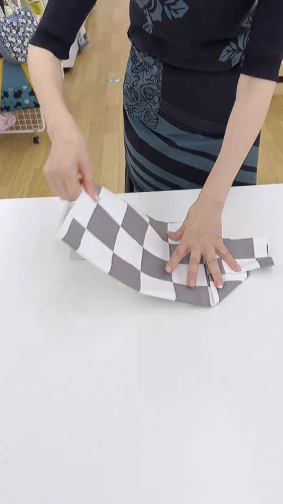 反対側も折り返します