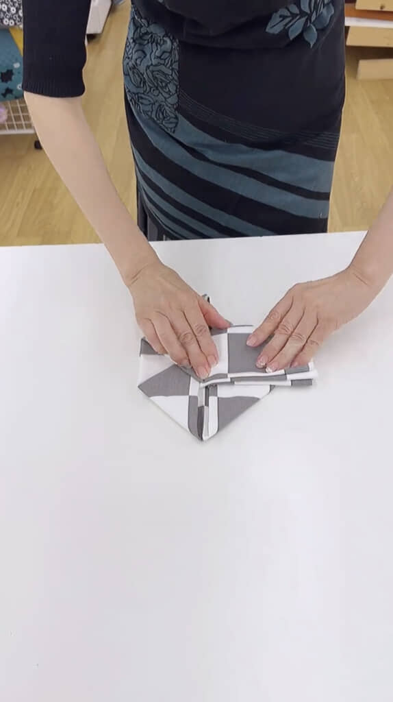 左右対称になるよう折ったら……