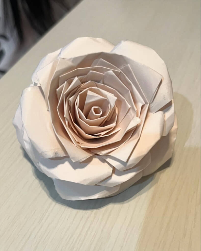 リアルな花びらの造形がすてき