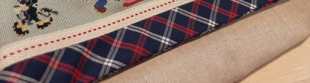 クロスステッチで作った人気キャラがズラリと並んだNintendo Switch 2のケース